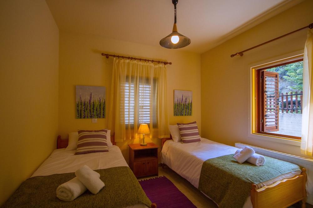 Persephone Cottage - Enhance Your Senses