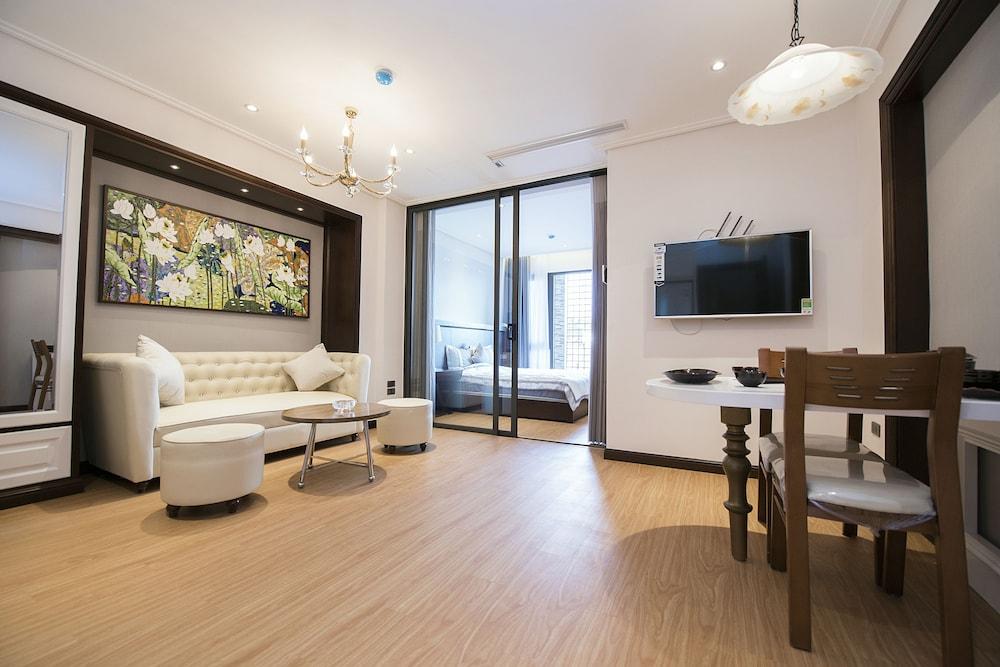 Hong Gia Tue Apartment