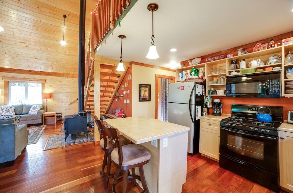 21GS - Log Cabin - Pets Ok - Sleeps 6