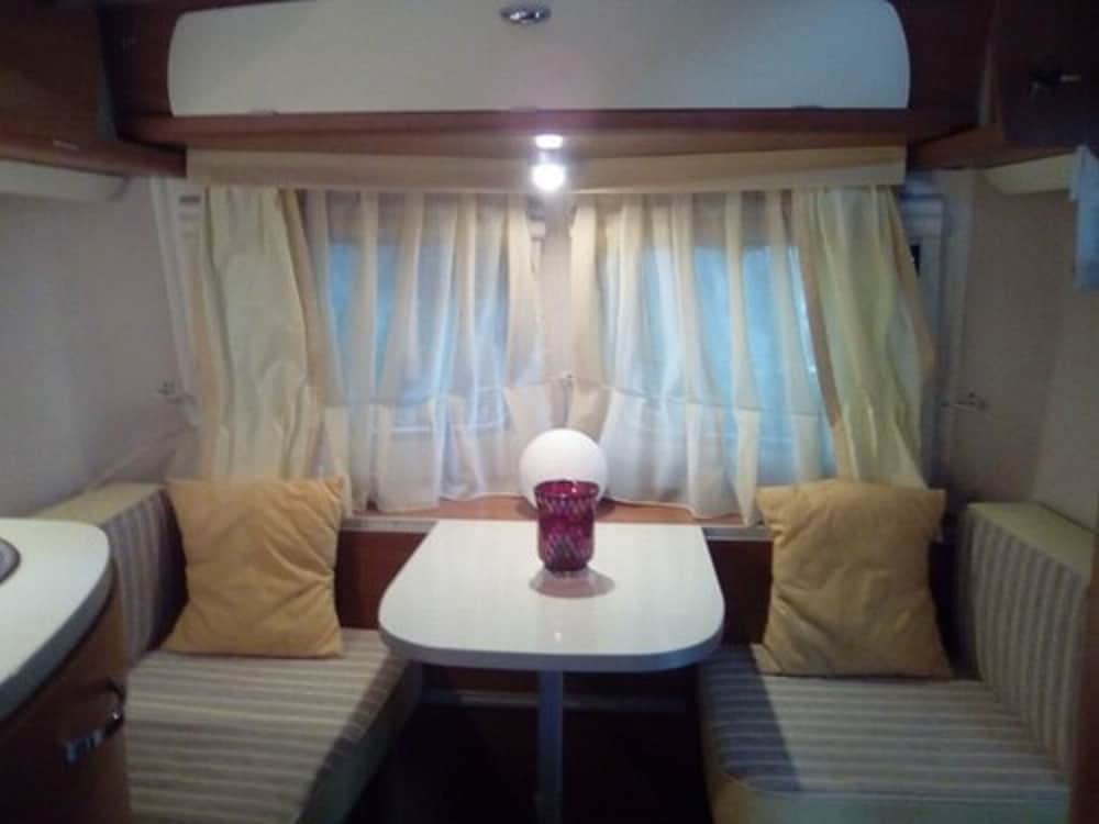 Caravane Eriba au Bord de l'Eure