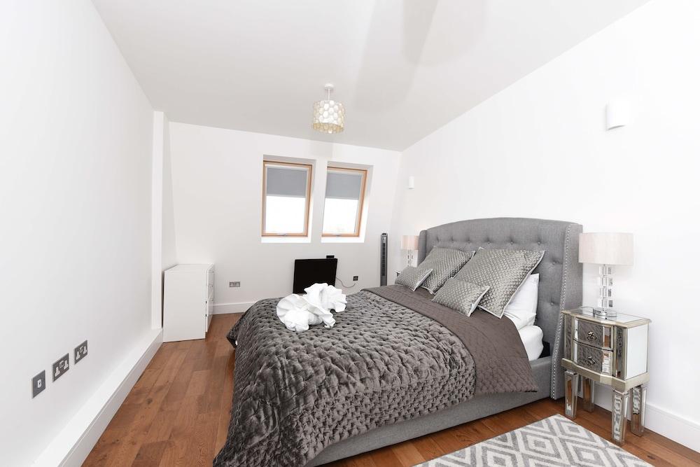 Modern & Spacious 2 Bed Apartment at Clapham Junction