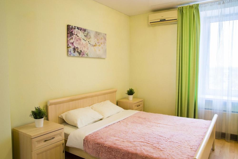 Apartment on Dekabristov 116