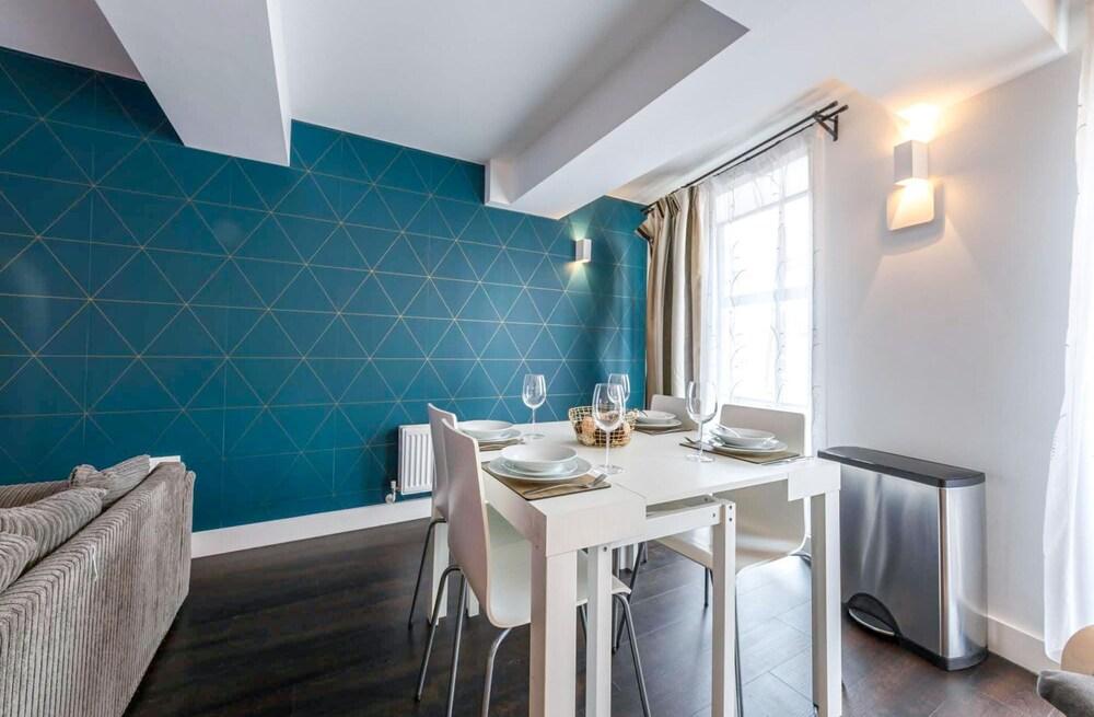 The New52 - A Modern 2 Bed Apartment Located in the Heart of Oxford City