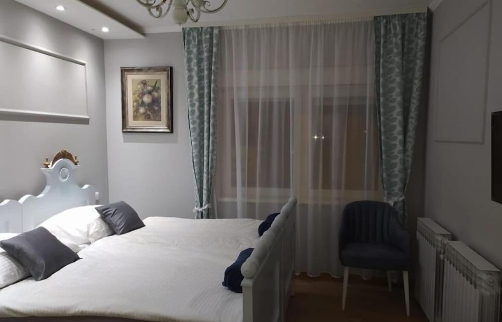 Villa Lucia Apartments & Rooms