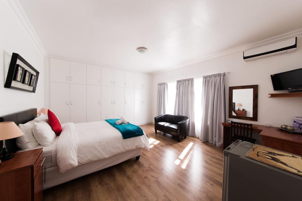 Nama White Guest House