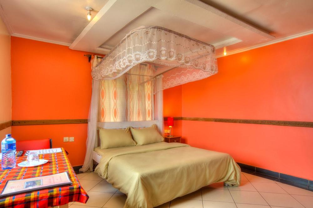 Red Buffalo House Hotel