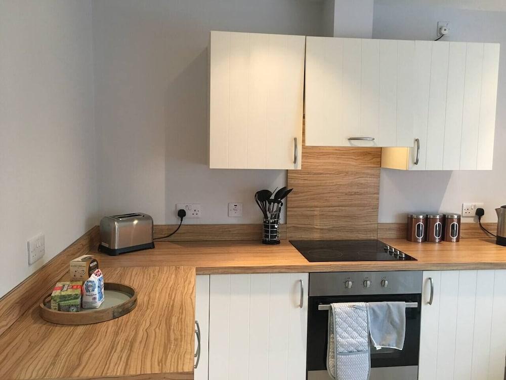 Pretty Properties - 30 Chaldron Court