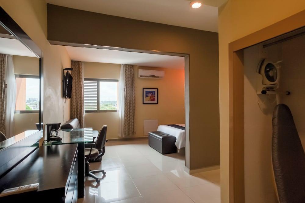 Veracruz Suites Hotel