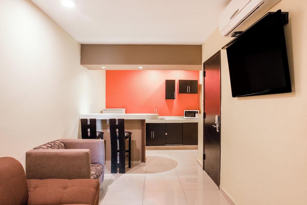 Veracruz Suites Hotel