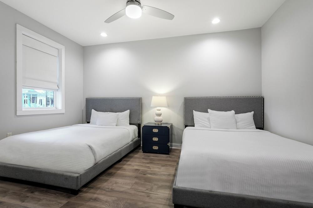 New Townhouse with 2 Balconies