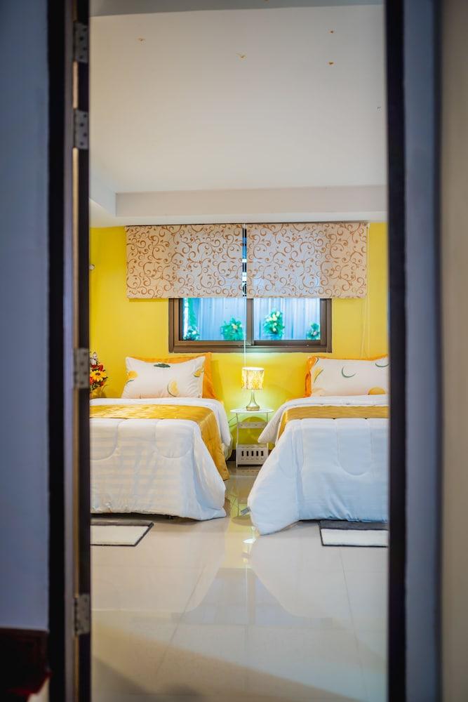 Mėnulis Coolly House Patong