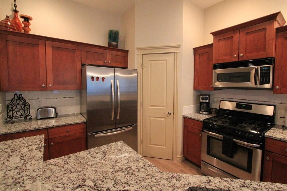 Gorgeous Meridian Home W/community Pool!