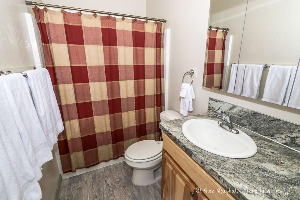 Perfect For Traveling Professionals - Easy Access to Everything!