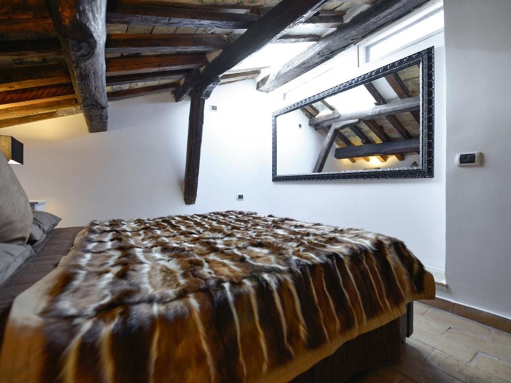 Ibernesi 1 Apartment