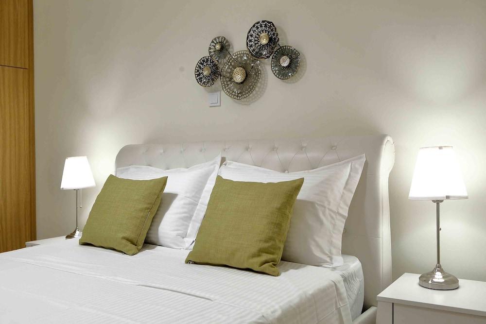 Best House Anakreontos