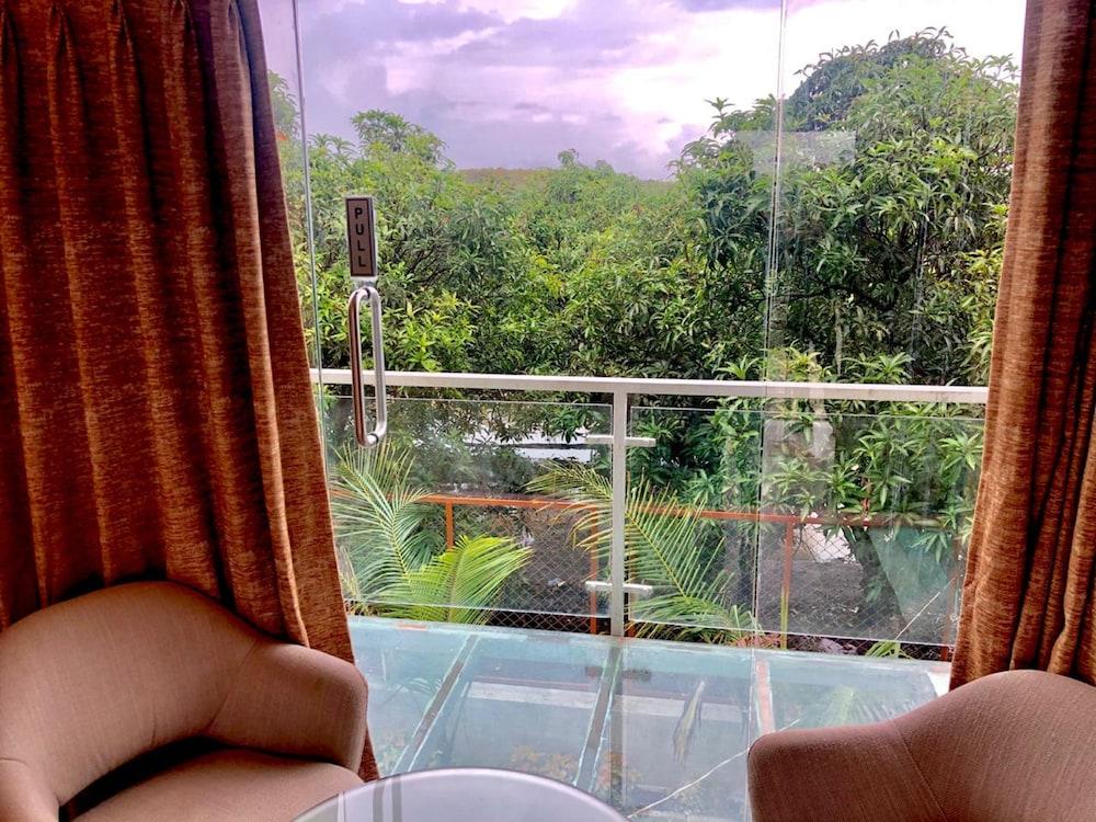 Carina Retreat Resort