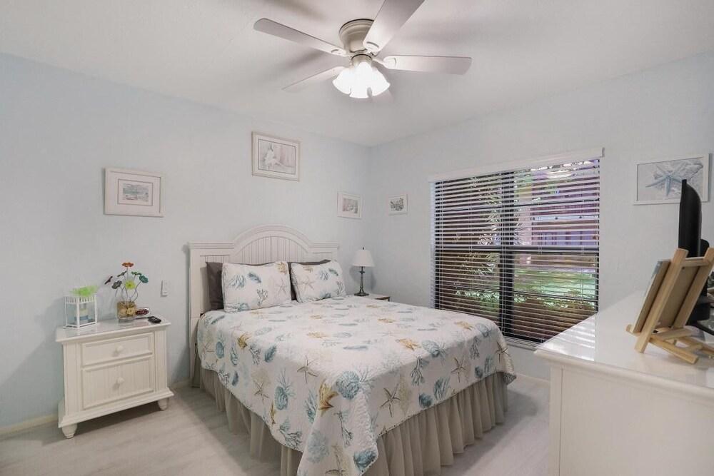 Relaxing Condo With two Pools and Steps to Beach