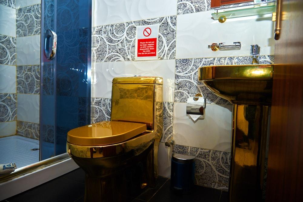 Royalty Economy Lodge