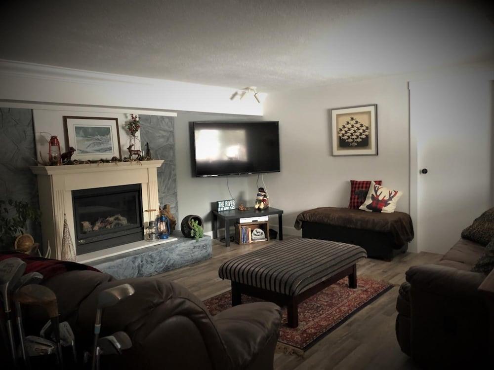 Wolf's Den On The River