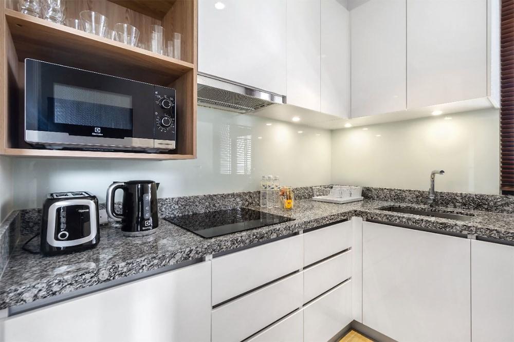 Diamond Condominium by Alexanders