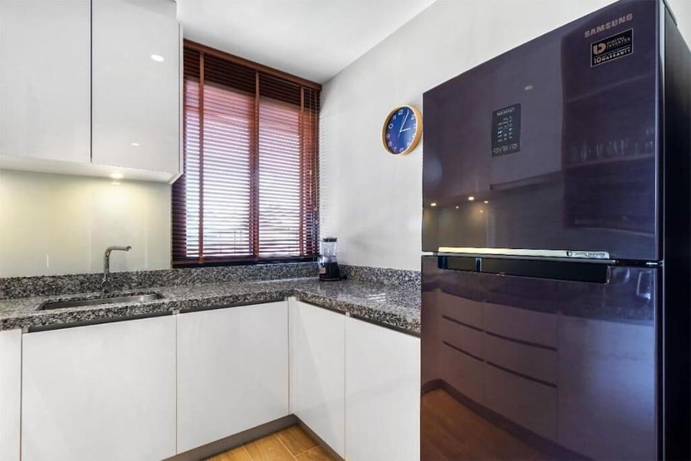 Diamond Condominium by Alexanders