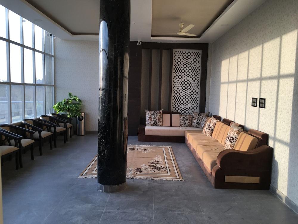 Hotel Ratan Royal Inn