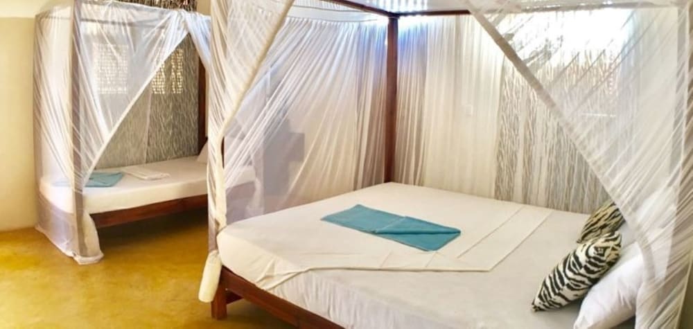 Msafini MangoTop Roof Hotel