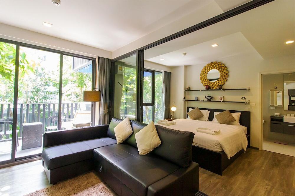 The Deck Condominium by Alexanders