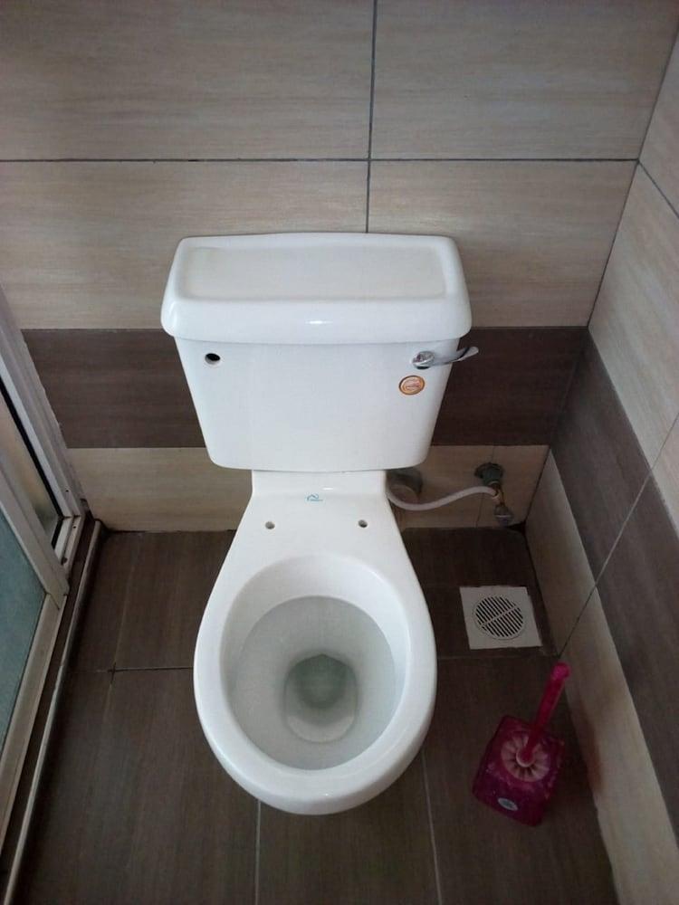 Bricks Pub & Hotel - Adults Only