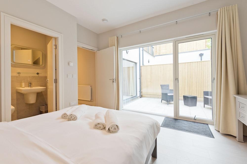 The Seamus Heaney Suite - hiphipstay