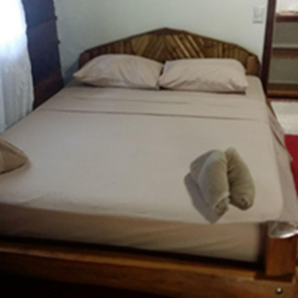 Cabinas Indígenas de Drake