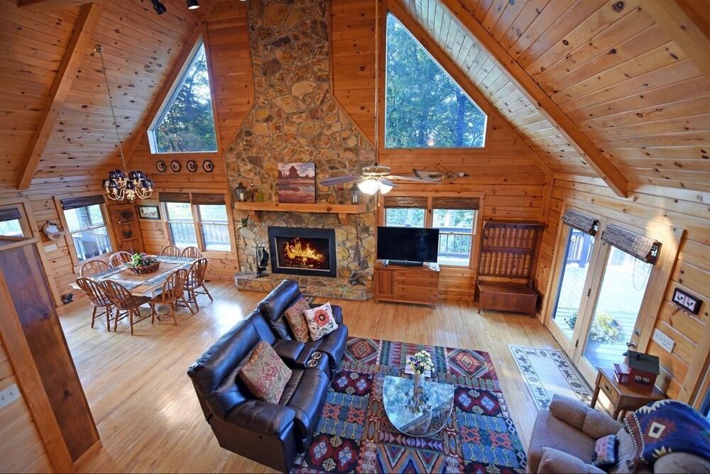 Dew Drop Inn- Blue Ridge Cabin Rental