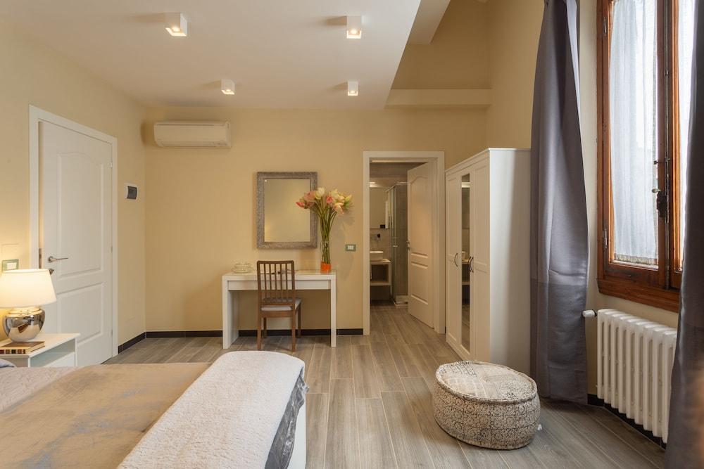 Carla's Rooms with Private Bathroom & Shared Kitchen