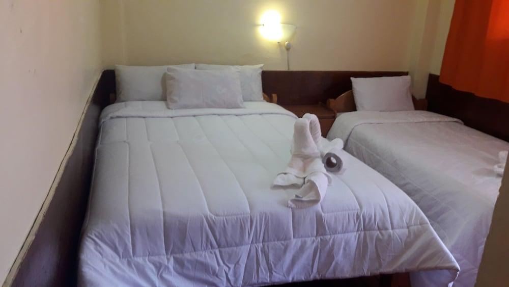 Yuri's Sambleño II Hostel