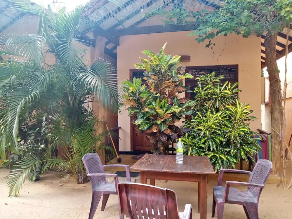 Surf & Relax Inn Arugambay