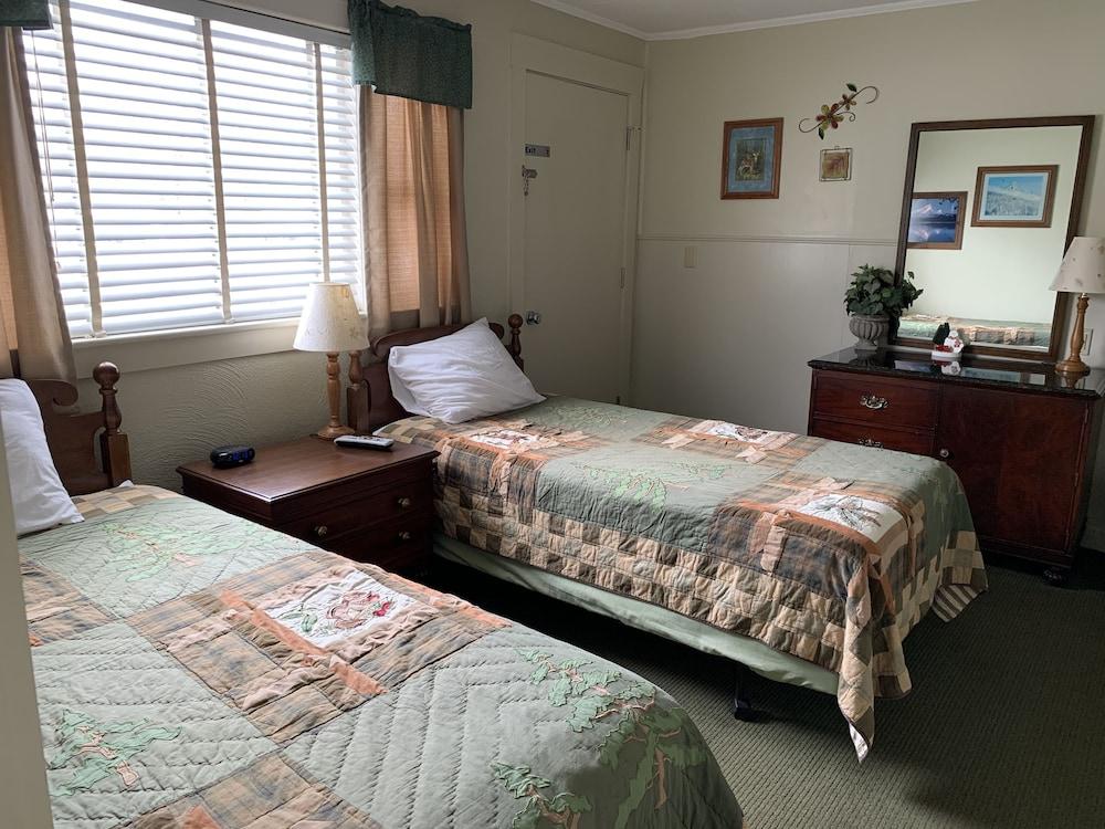 Carroll Motel & Cottages