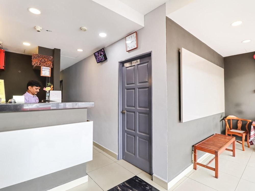 OYO 89381 Moonnight Hotel