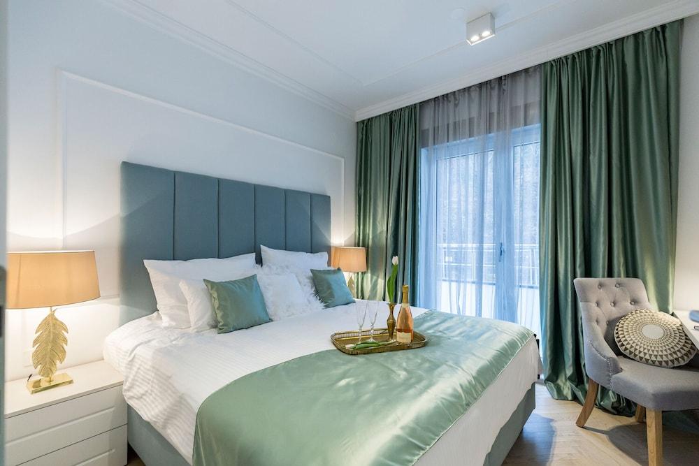 MM House - Adults Only