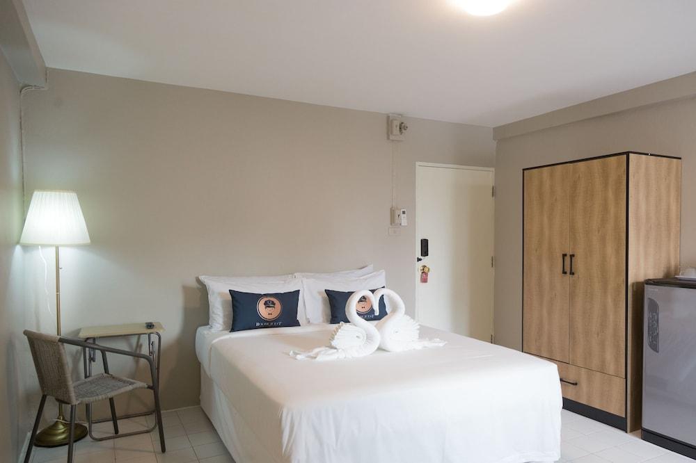 RoomQuest Bangkok Ratchada