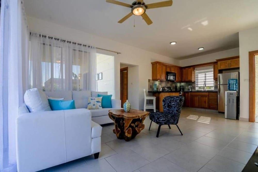 Professionally Decorated Open Concept Villa