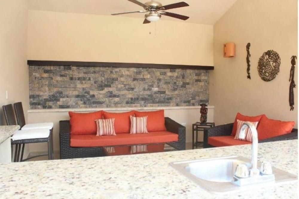 Villa With Jacuzzi, TVs in all Bedrooms