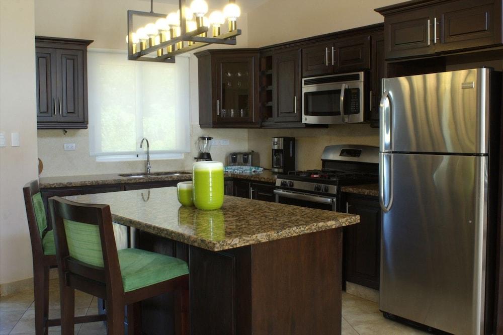 New six Bedroom With BBQ and Large Pool