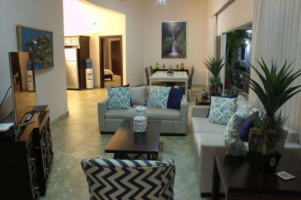 New six Bedroom With BBQ and Large Pool