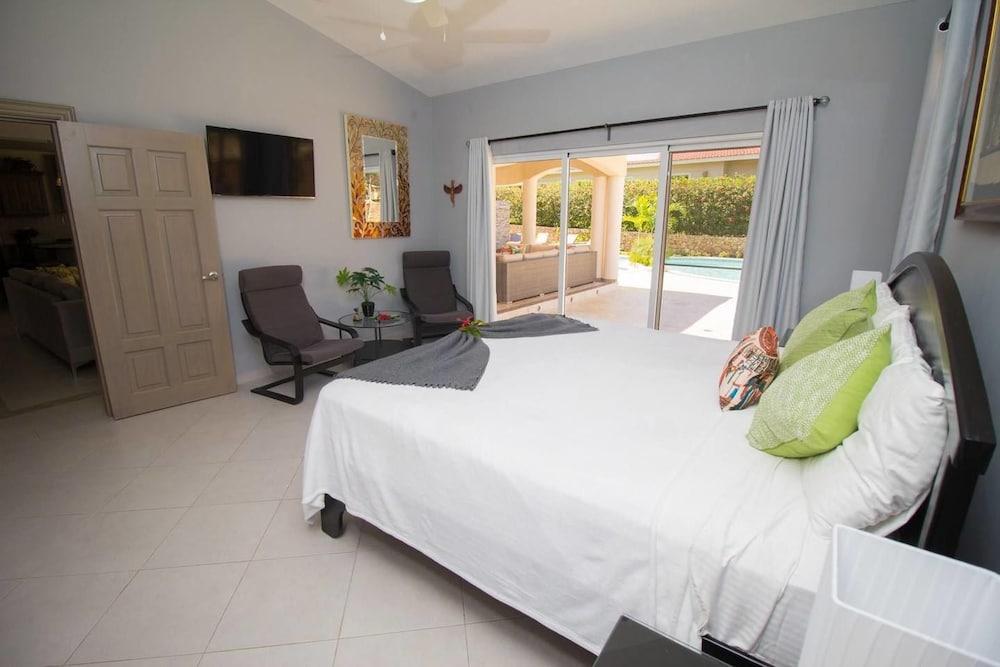 One of a Kind 6 Bedroom Luxury Villa