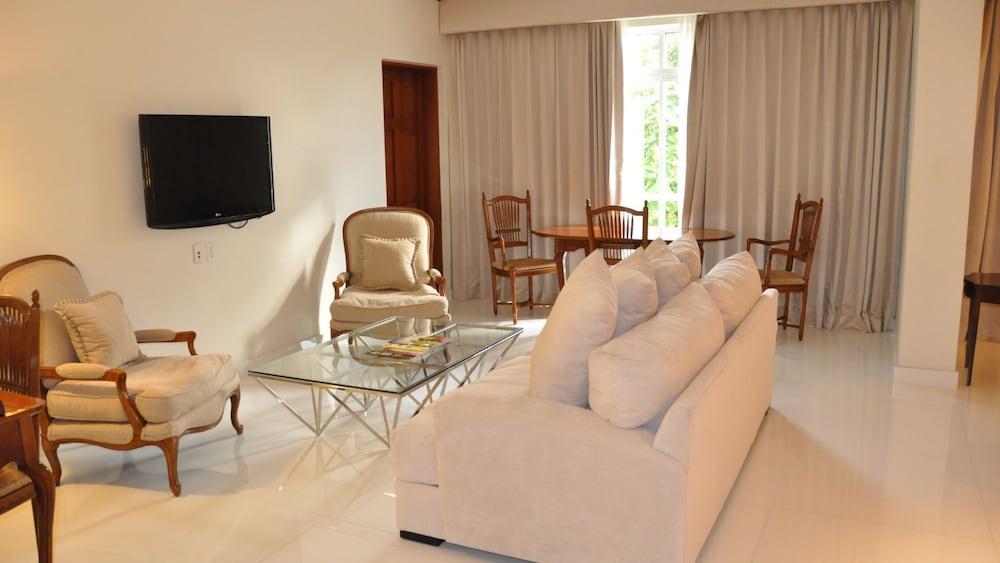 Pegasus Hotel By the Waterfront