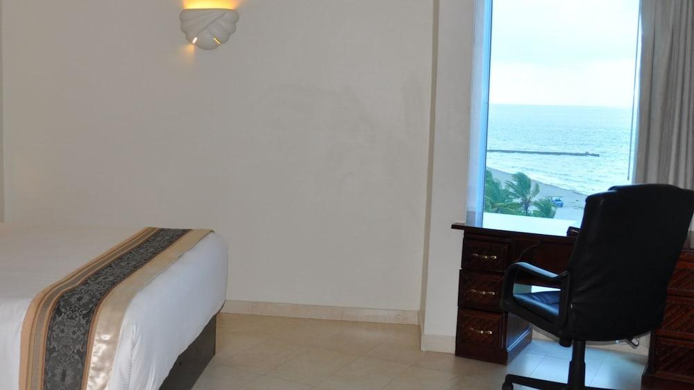 Pegasus Hotel By the Waterfront