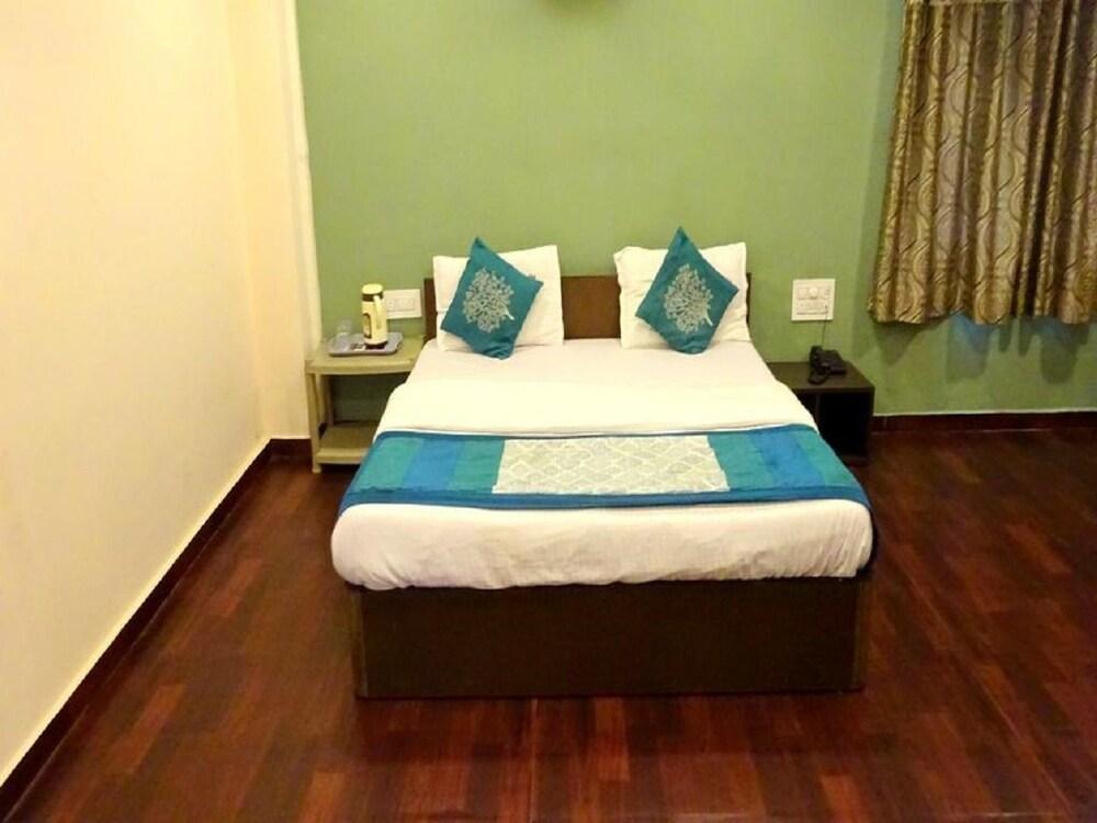 Hotel Blue moon by Sky Stays