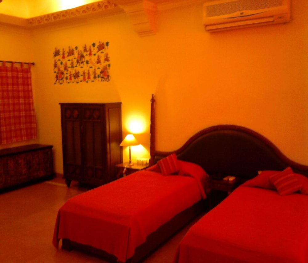 Hotel Narayan Niwas Palace