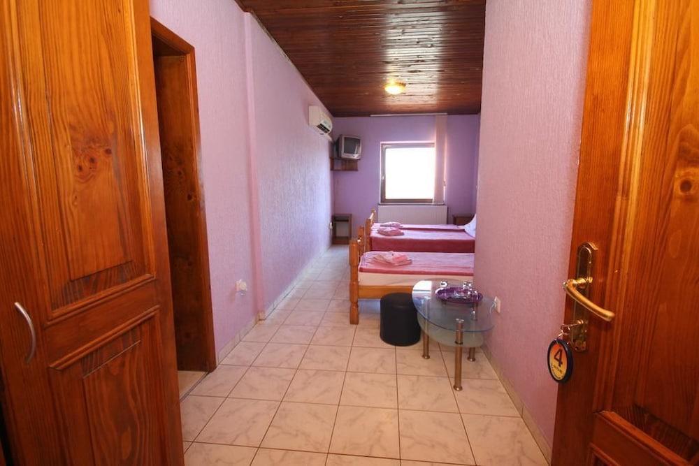 Guest House Vila Alexandar