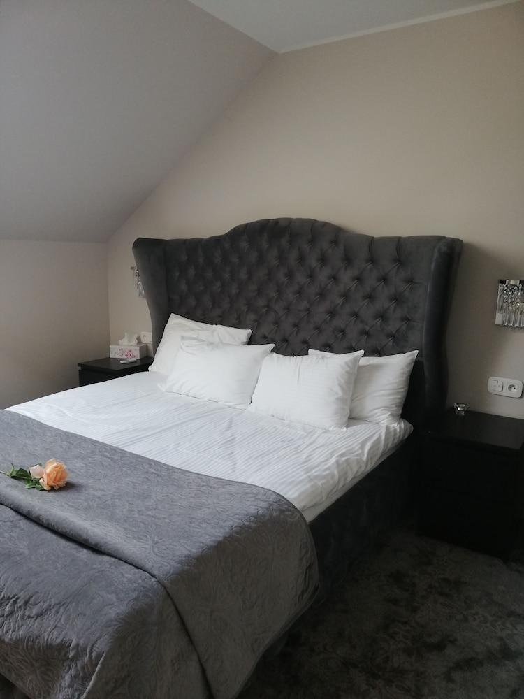 Zespol Palacowo-Parkowy w Dabrowce